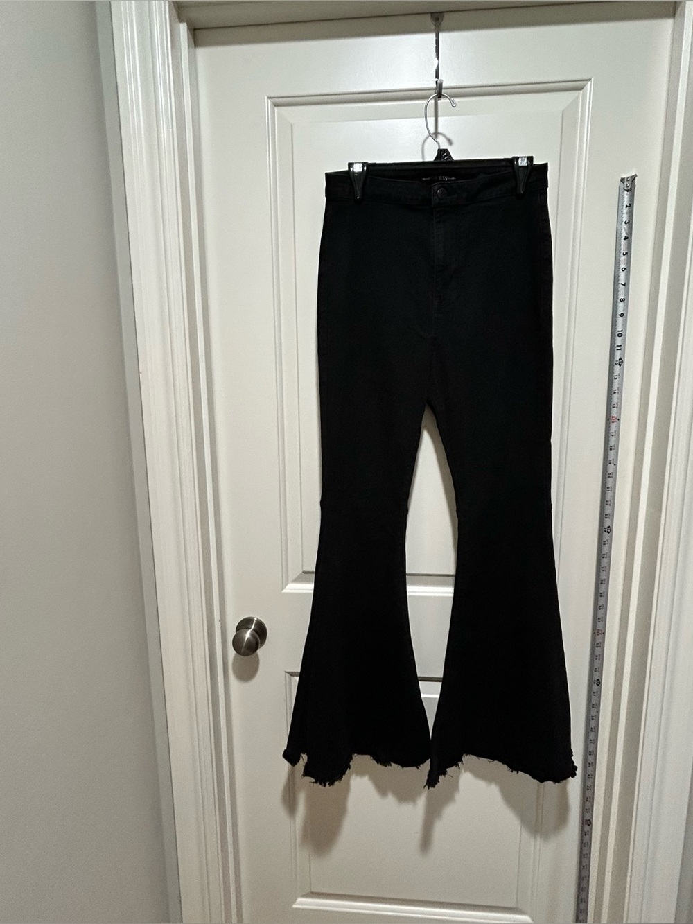 GUESS women’s size 10 Black High-Waist super wide Flared Jeans with Raw Hem